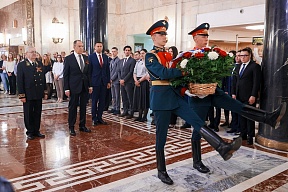 Выступление Министра иностранных дел Российской Федерации С.В.Лаврова на церемонии возложения венков к мемориальным доскам в здании МИД, посвящённой 77-й годовщине Победы в Великой Отечественной войне, Москва, 6 мая 2022 года Выступление Министра иностранных дел Российской Федерации С.В.Лаврова на церемонии возложения венков к мемориальным доскам в здании МИД, посвящённой 77-й годовщине Победы в Великой Отечественной войне, Москва, 6 мая 2022 года